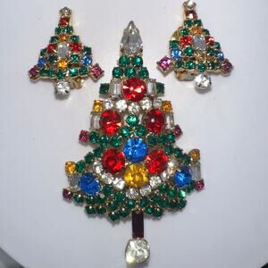 Warner vintage gold tone rhinestones Christmas tree brooch clip on earrings set